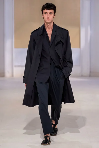 Look 16